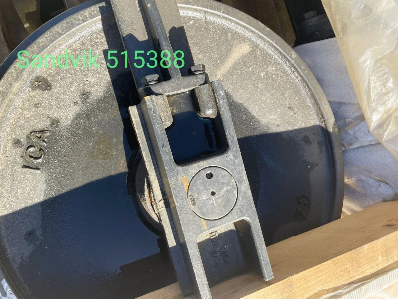 Натяжное колесо в сборе с демпфером Sandvik 515388 (для буровых установок / ПДМ - миниатюра 4
