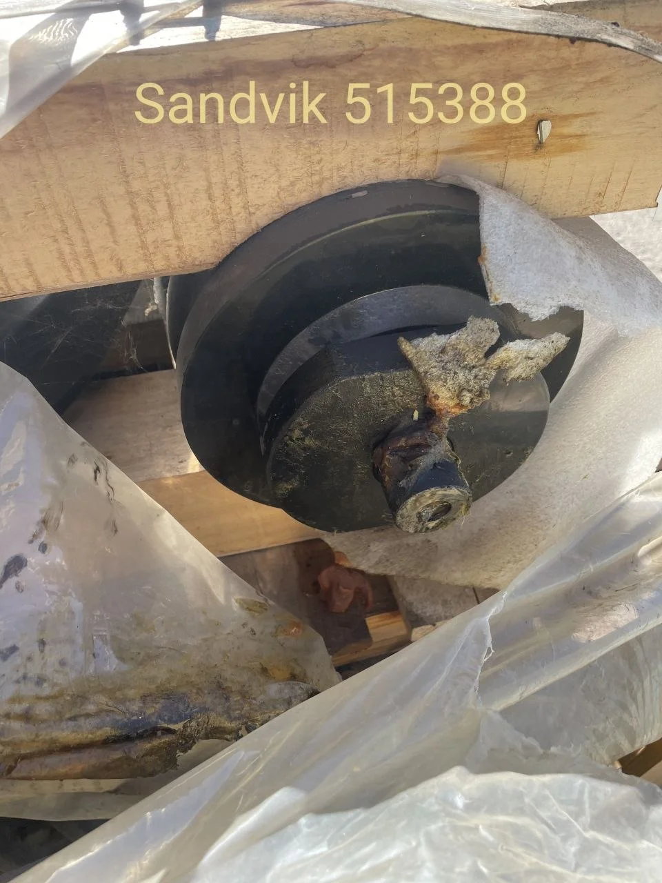 Натяжное колесо в сборе с демпфером Sandvik 515388 (для буровых установок / ПДМ - миниатюра 5