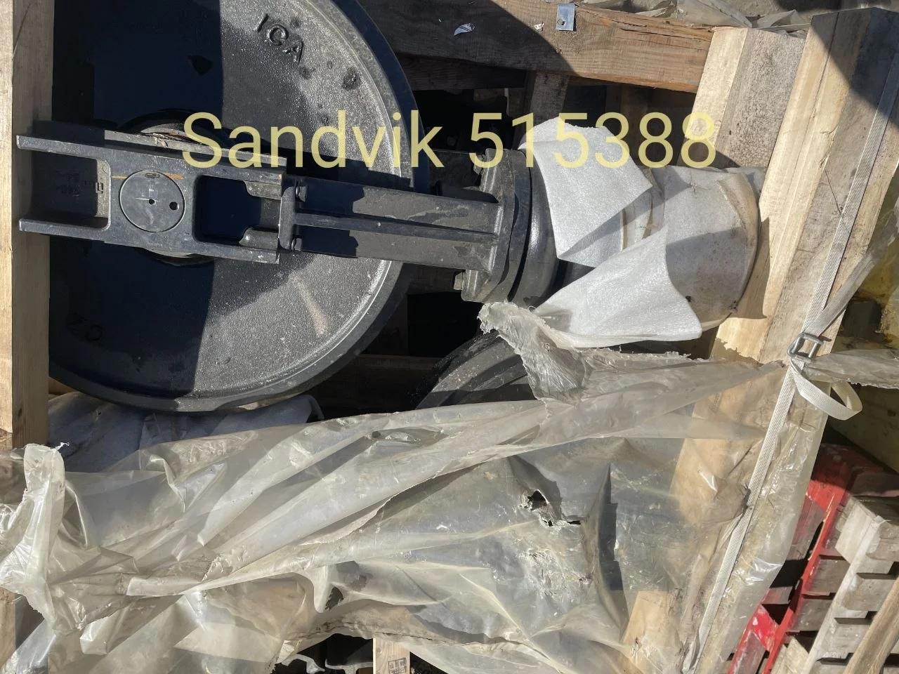 Натяжное колесо в сборе с демпфером Sandvik 515388 (для буровых установок / ПДМ - миниатюра 6