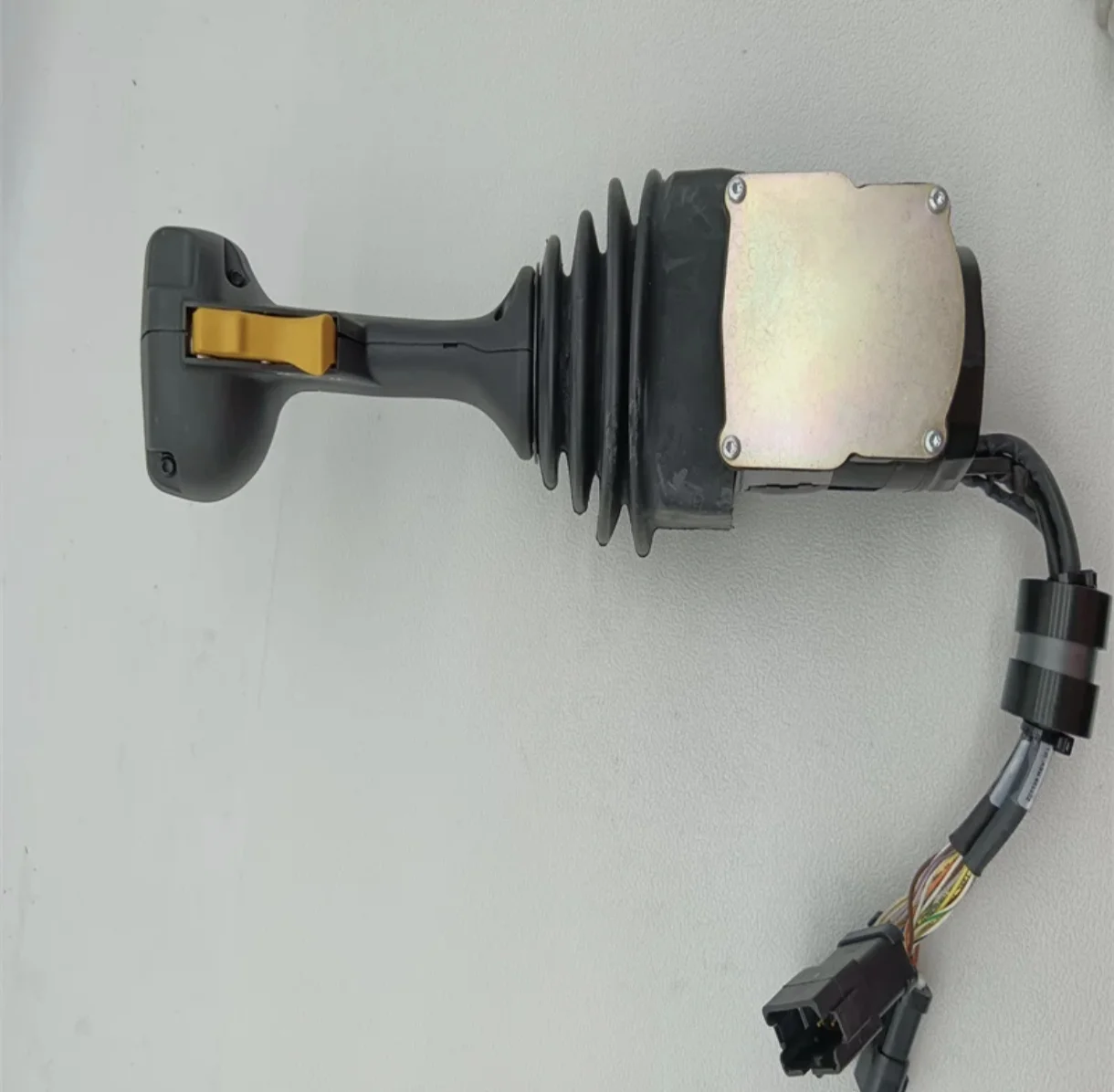 Джойстик левый на Caterpillar 6055909 - изображение 1