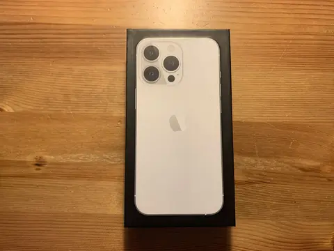 iPhone 13 pro 256 silver, белый