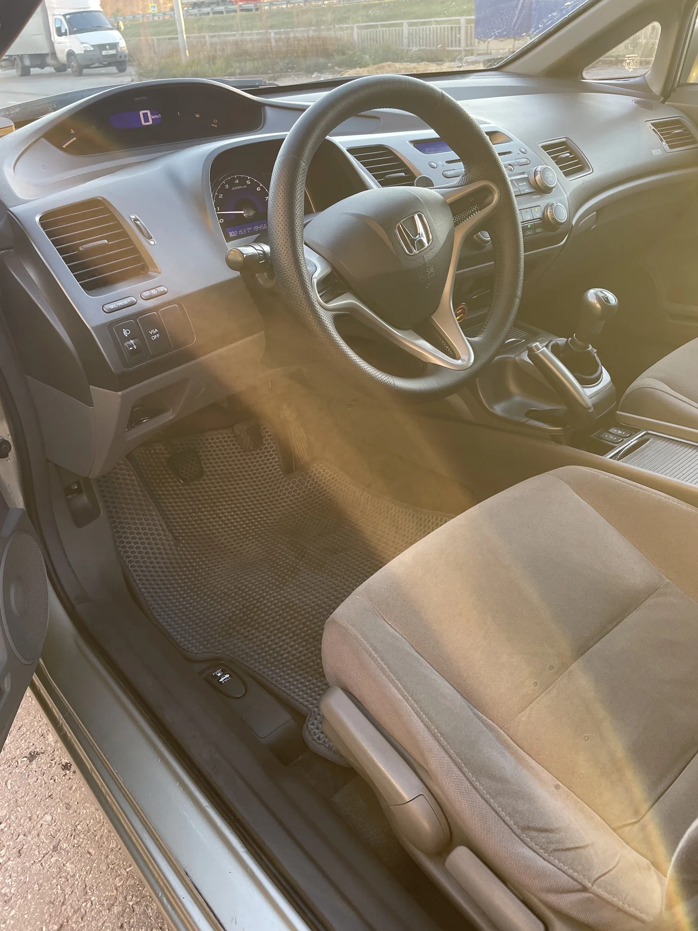 Honda civic 4d - миниатюра 14
