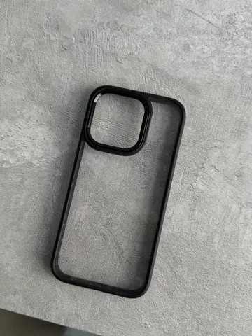 чехол на iPhone 15 pro прозрачный с черным кантом