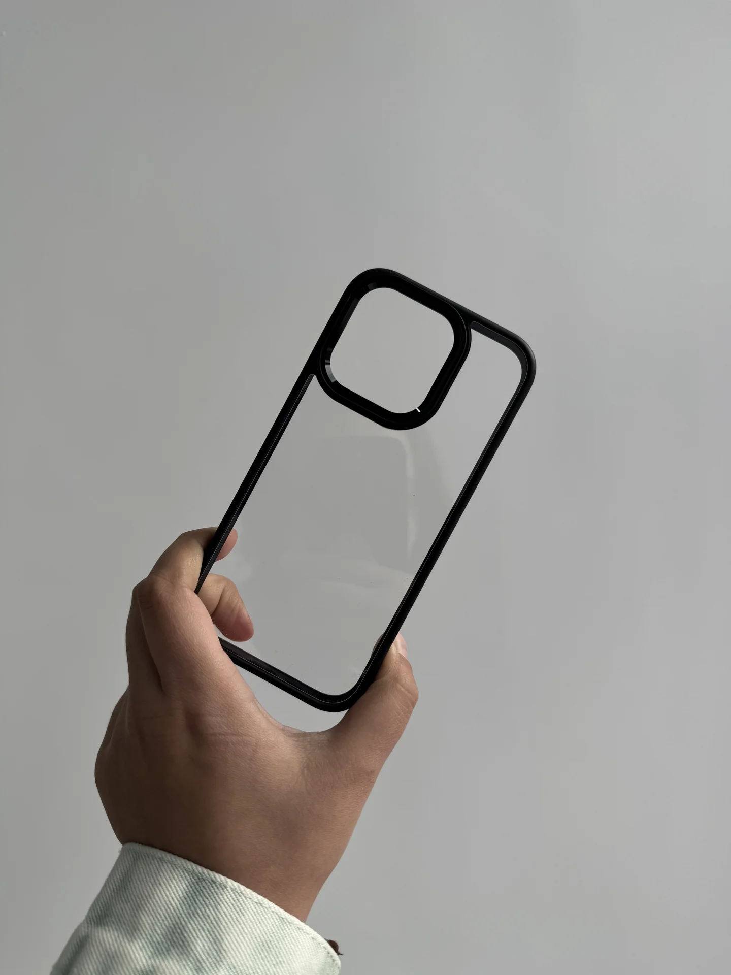 чехол на iPhone 15 pro прозрачный с черным кантом - миниатюра 2