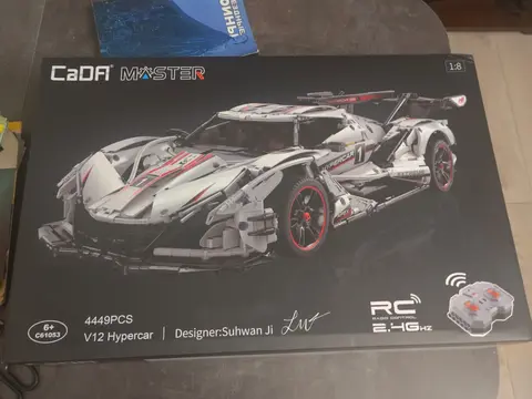 CaDA master спорткар V12 Hypercar масштаб 1:8
