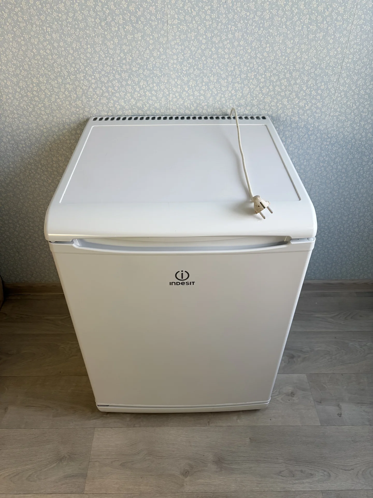 Холодильник маленький Indesit MT 08 - изображение 1