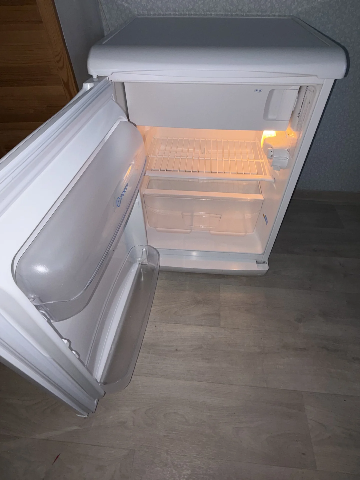 Холодильник маленький Indesit MT 08 - миниатюра 6