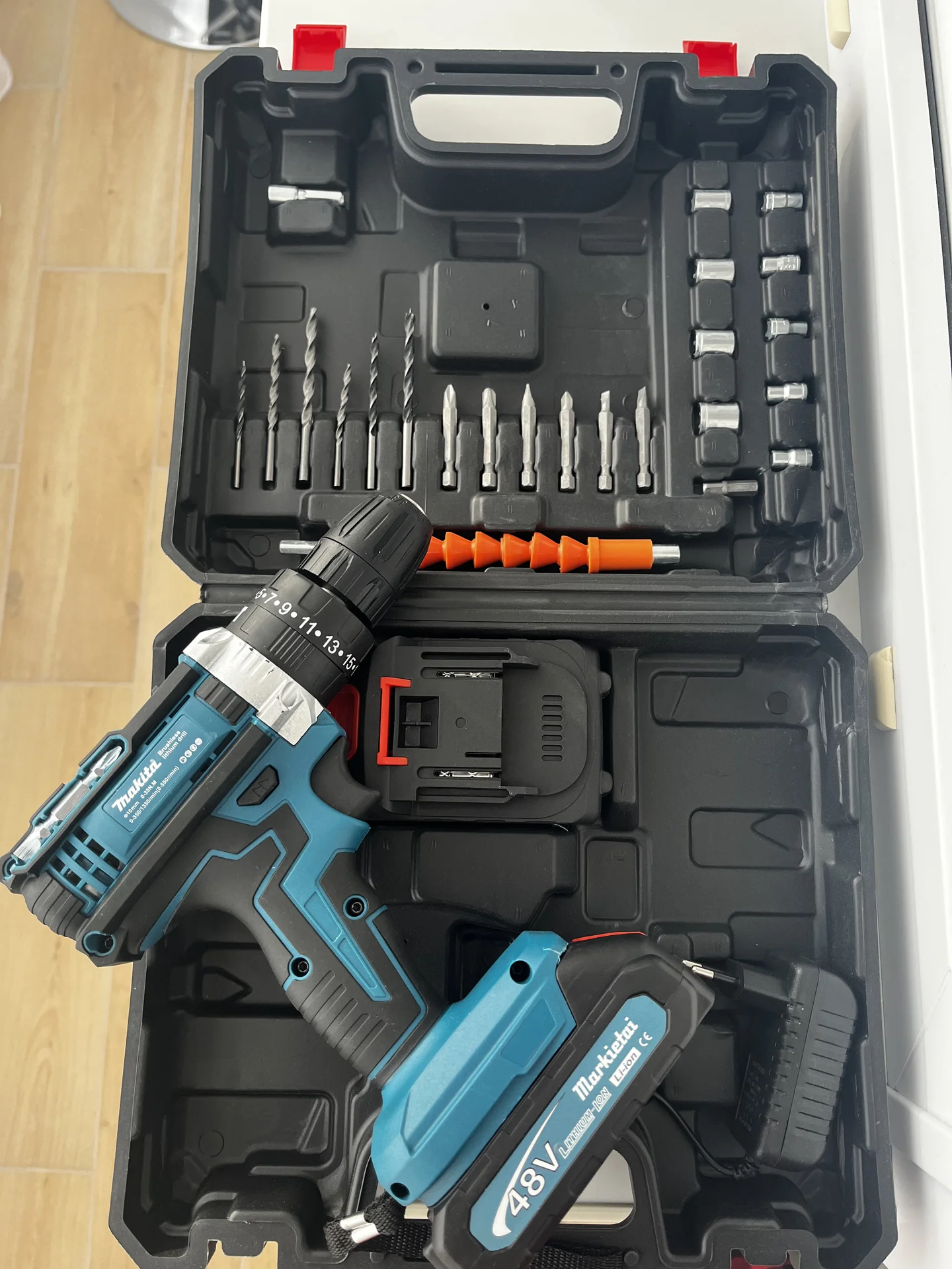 Шуруповерт Makita - миниатюра 2