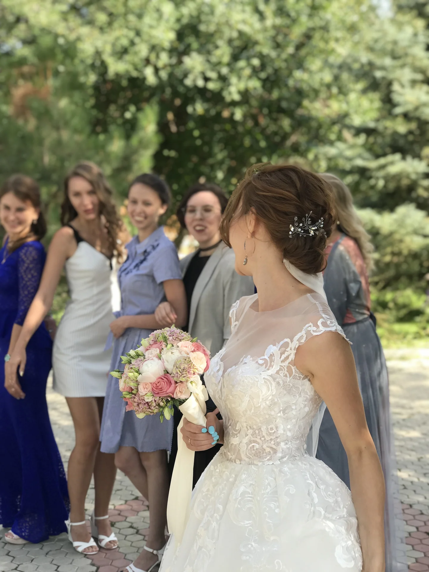 Свадебное платье - миниатюра 3