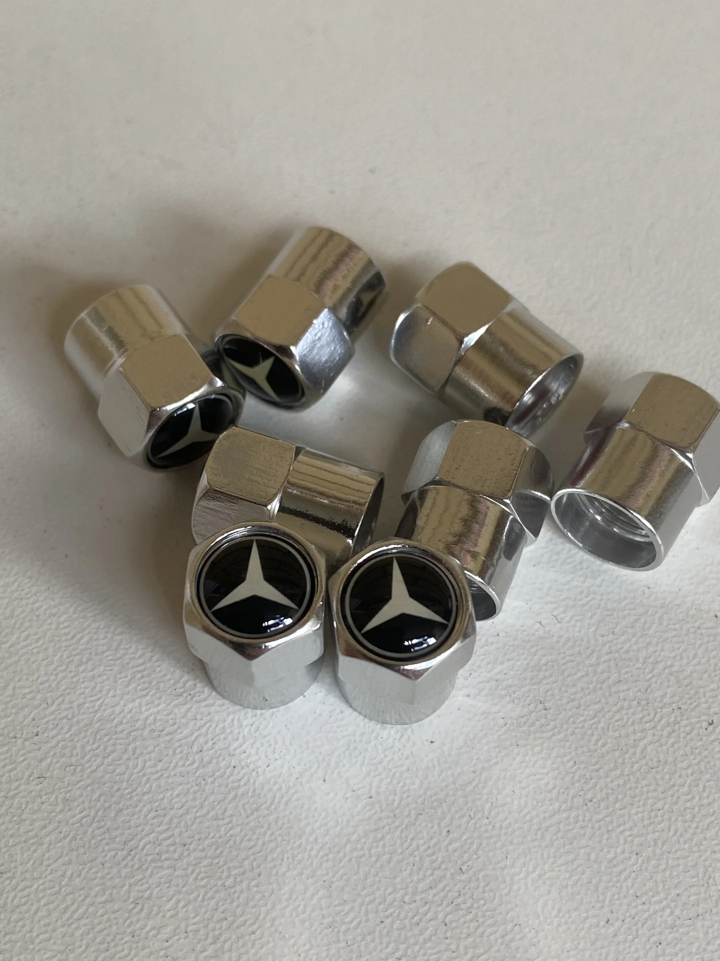 Колпачки на ниппель Mercedes (универсальные) 4 шт. - изображение 1