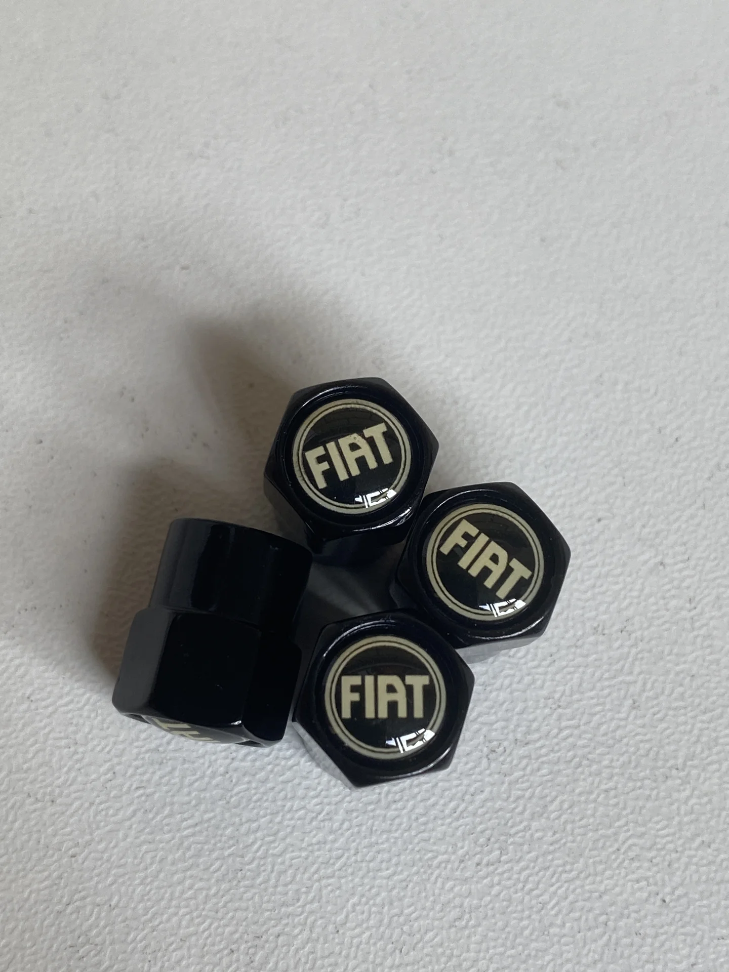 Колпачки на ниппель Fiat (универсальные) — 4 шт. - изображение 1