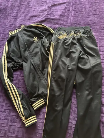 Черный костюм Adidas с золотом
