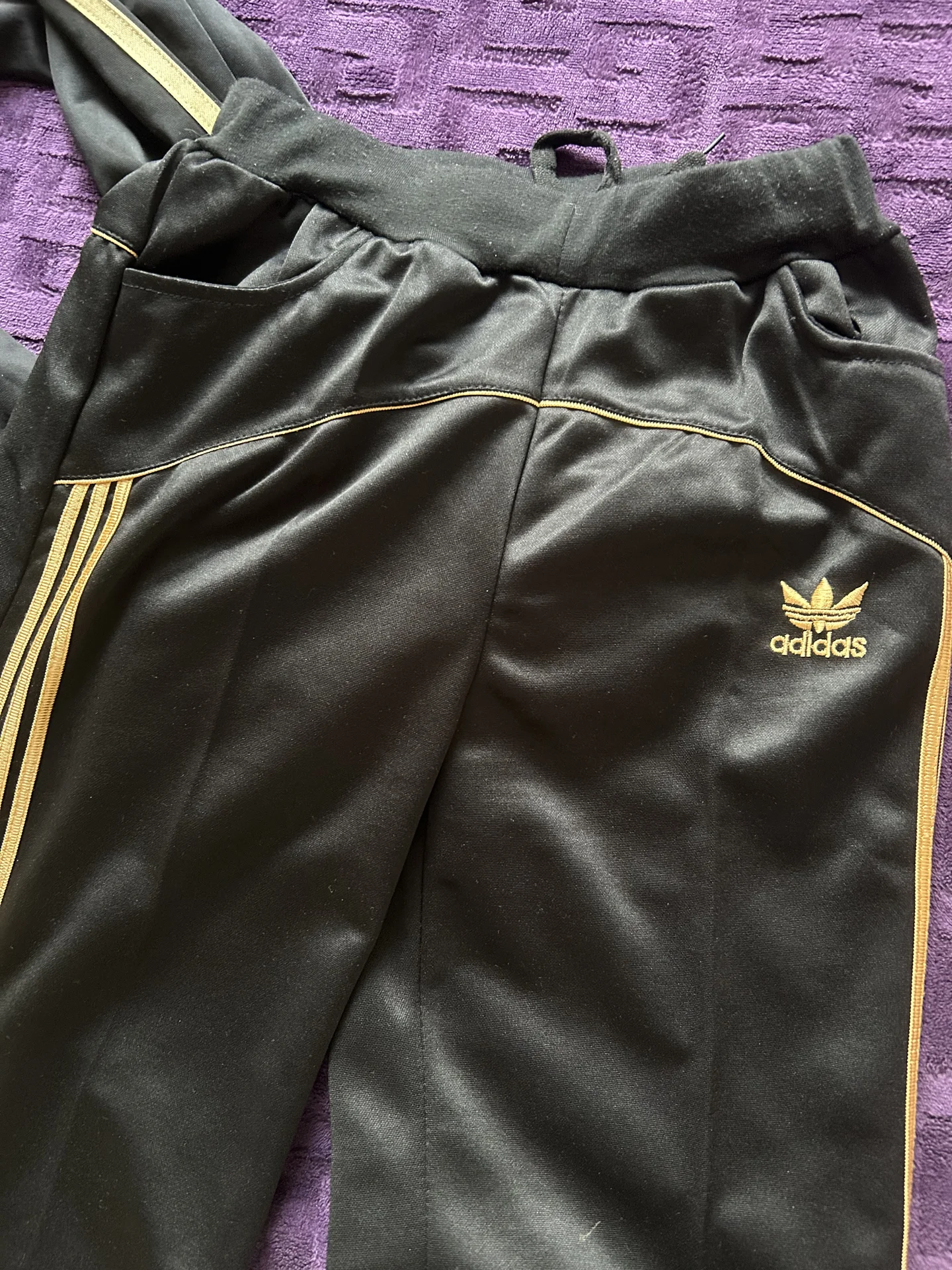 Черный костюм Adidas с золотом - миниатюра 3