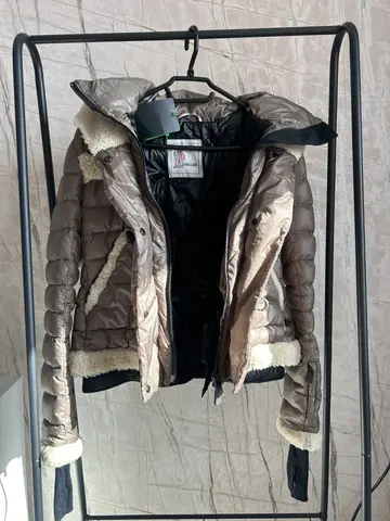 Пуховик Moncler женский
