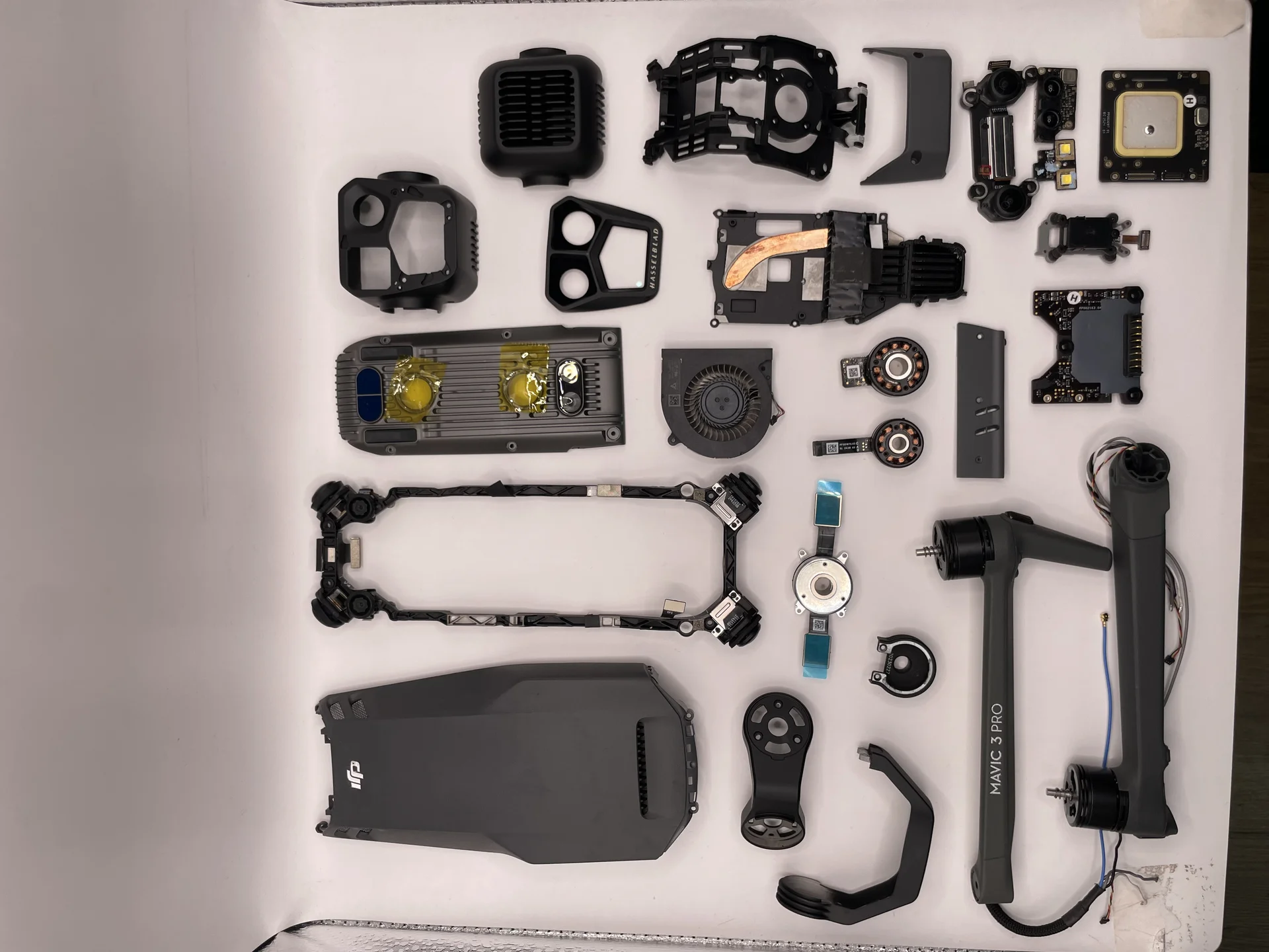 Запчасти, комплектующие DJI Mavic 3 Pro - изображение 1