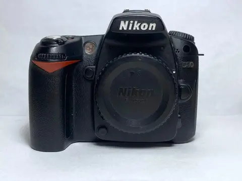 Nikon D90 + Nikon 18-135 mm + комплект