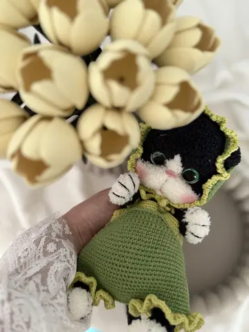 вязаная игрушка котик