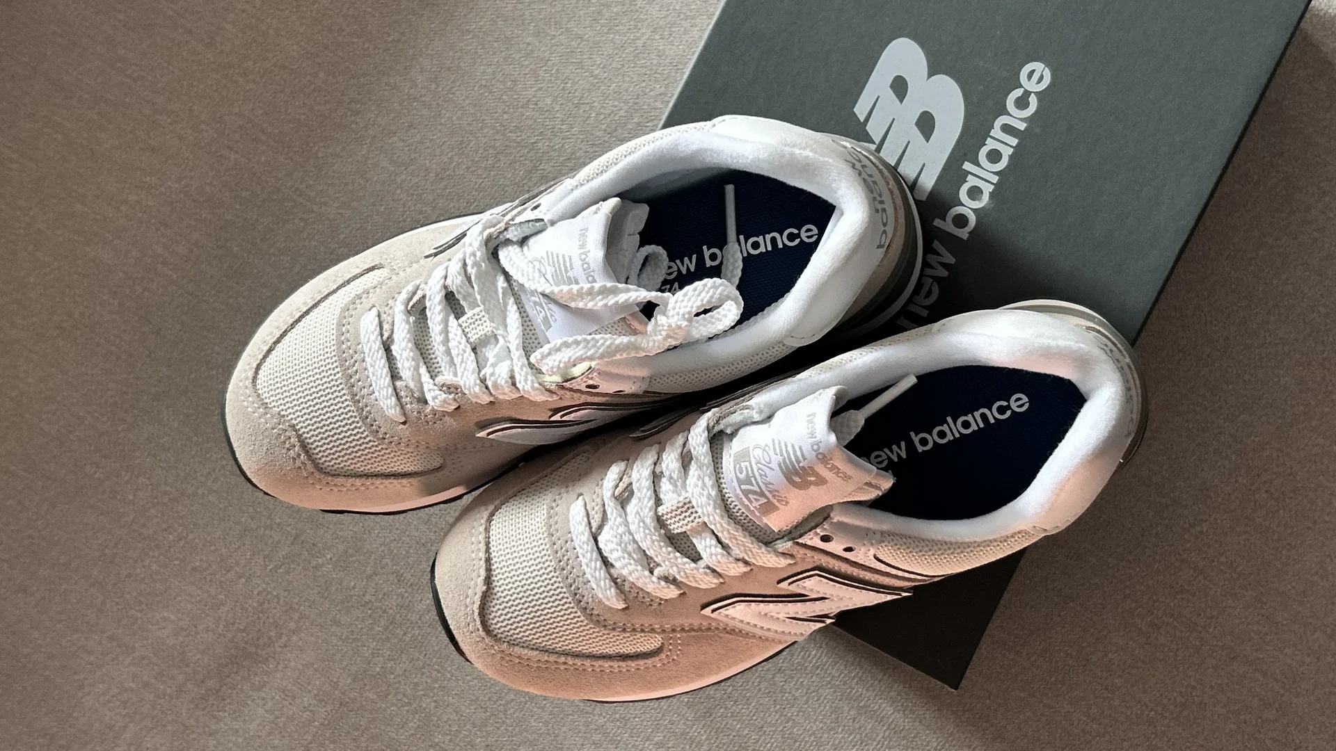 Кроссовки женские оригинальные New Balance 574 - миниатюра 2