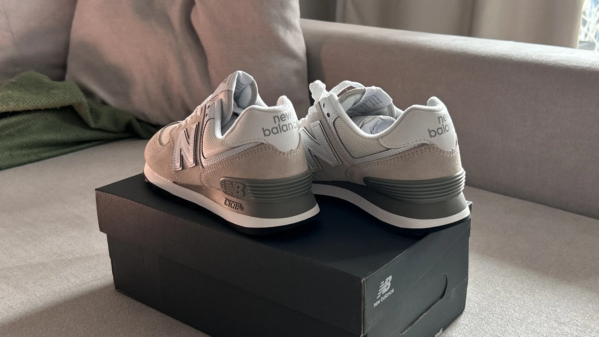 Кроссовки женские оригинальные New Balance 574 - миниатюра 5
