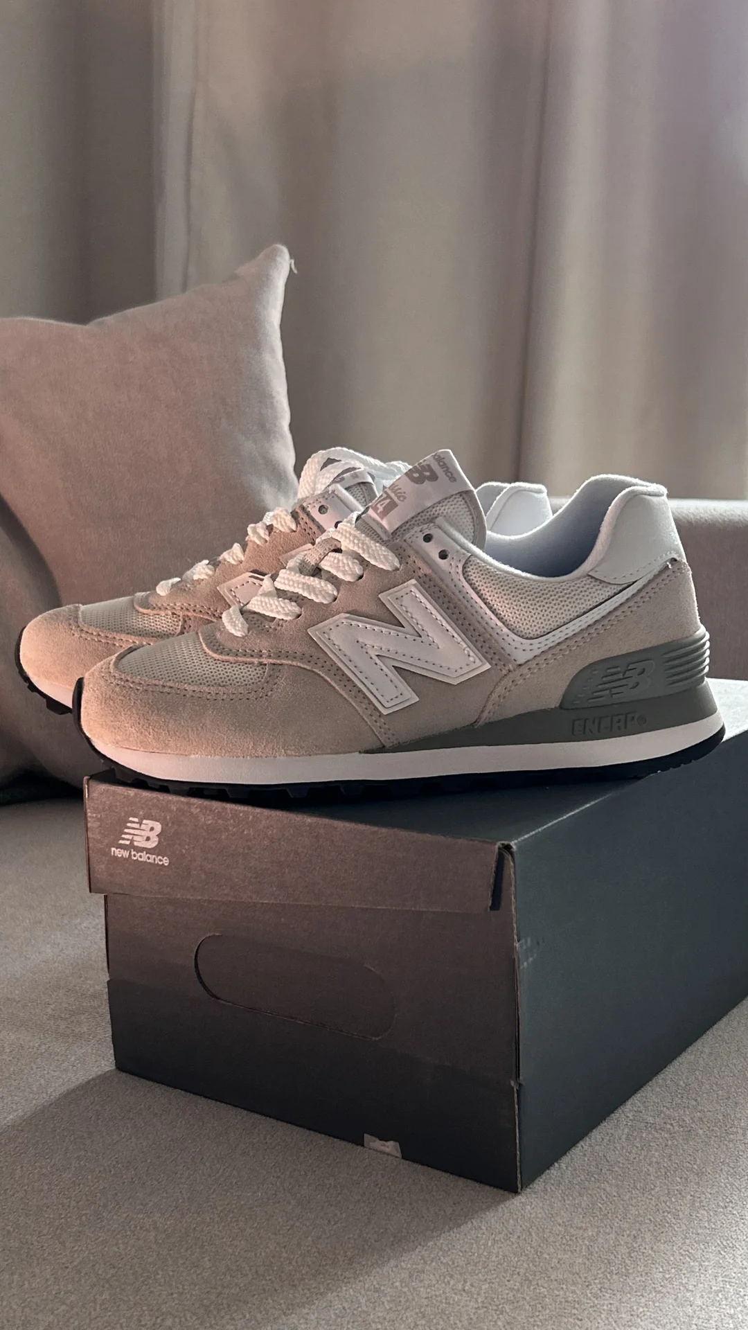 Кроссовки женские оригинальные New Balance 574 - миниатюра 6