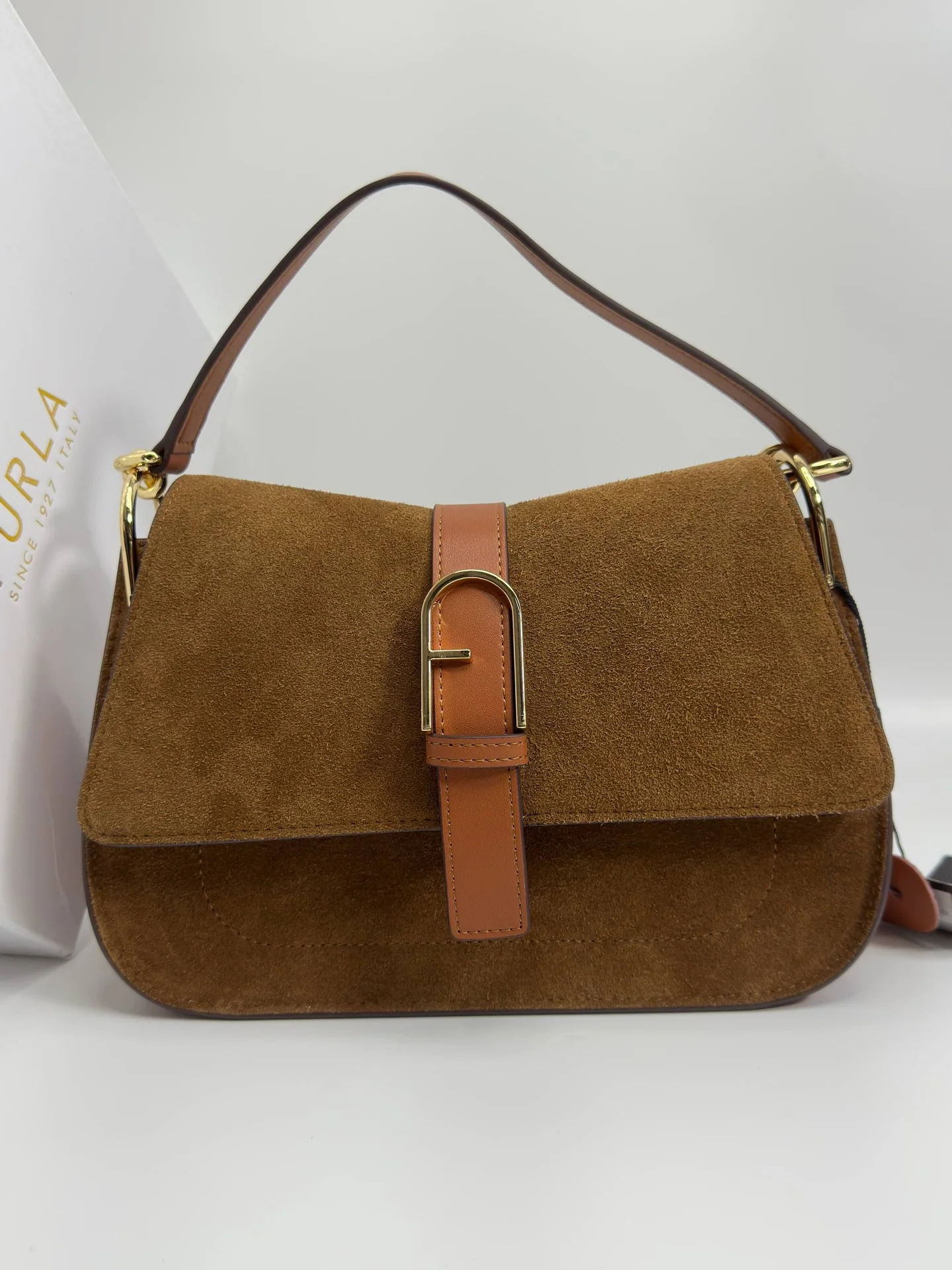 Женская сумка Furla Flow из натуральной кожи и зам