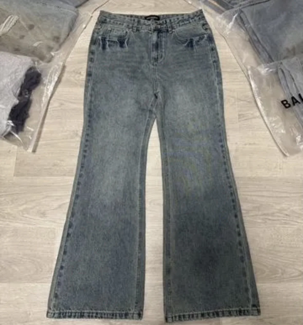 В наличии Balenciaga flaried jeans - изображение 1
