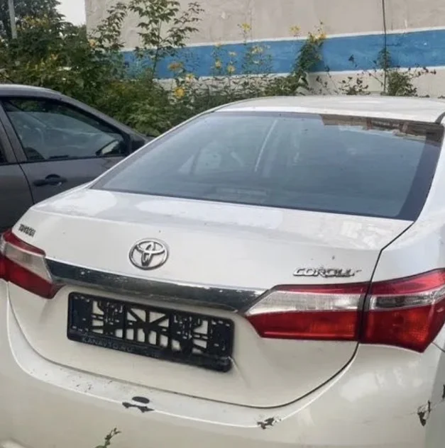 Крышка багажника Toyota Corolla - изображение 1