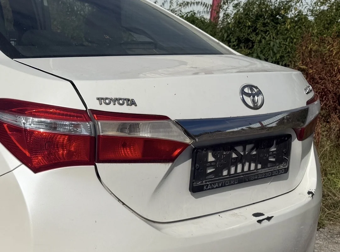 Крышка багажника Toyota Corolla - миниатюра 2
