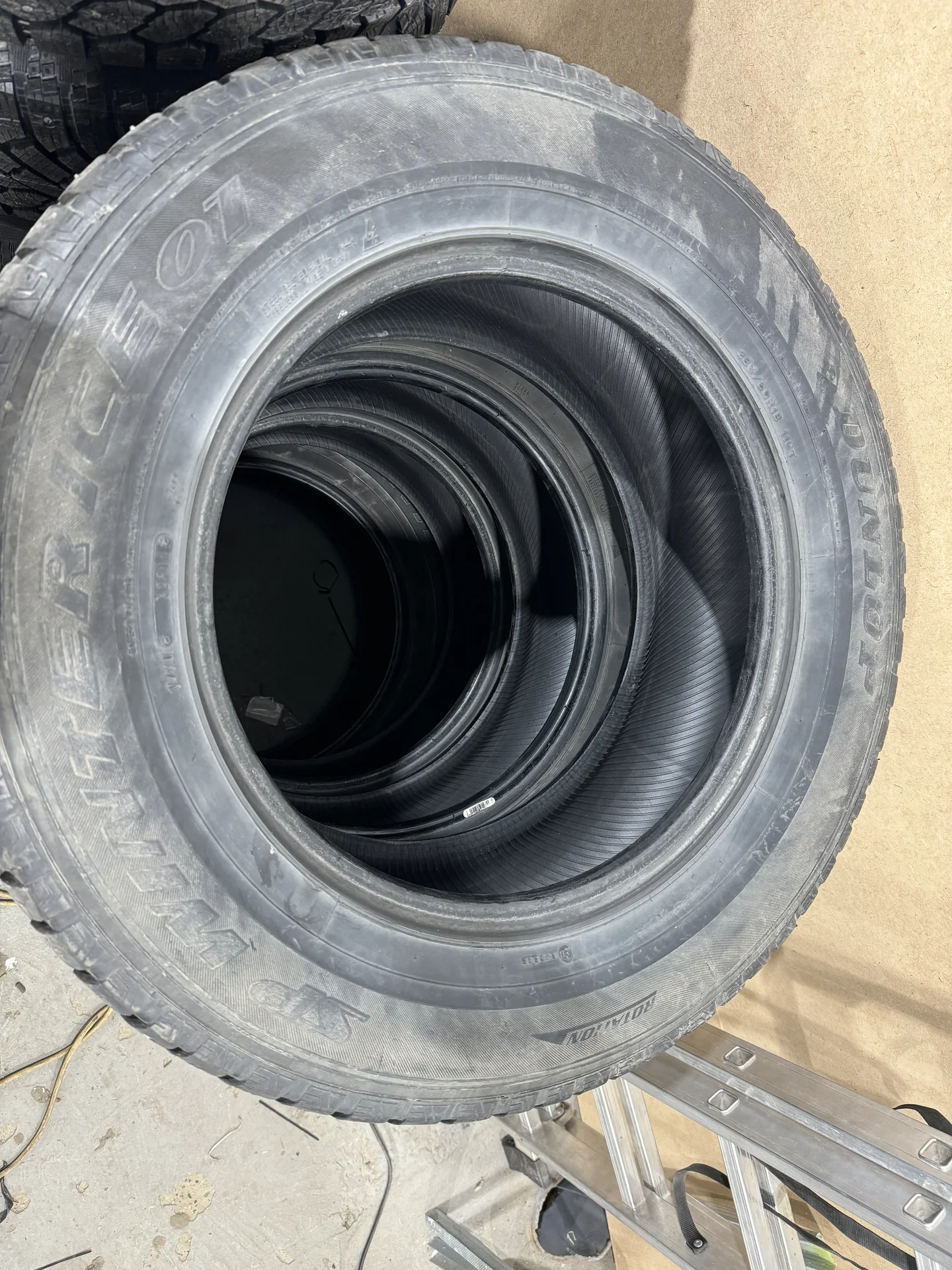 зимние шированые шины 285/60 r18 dunlop - миниатюра 2