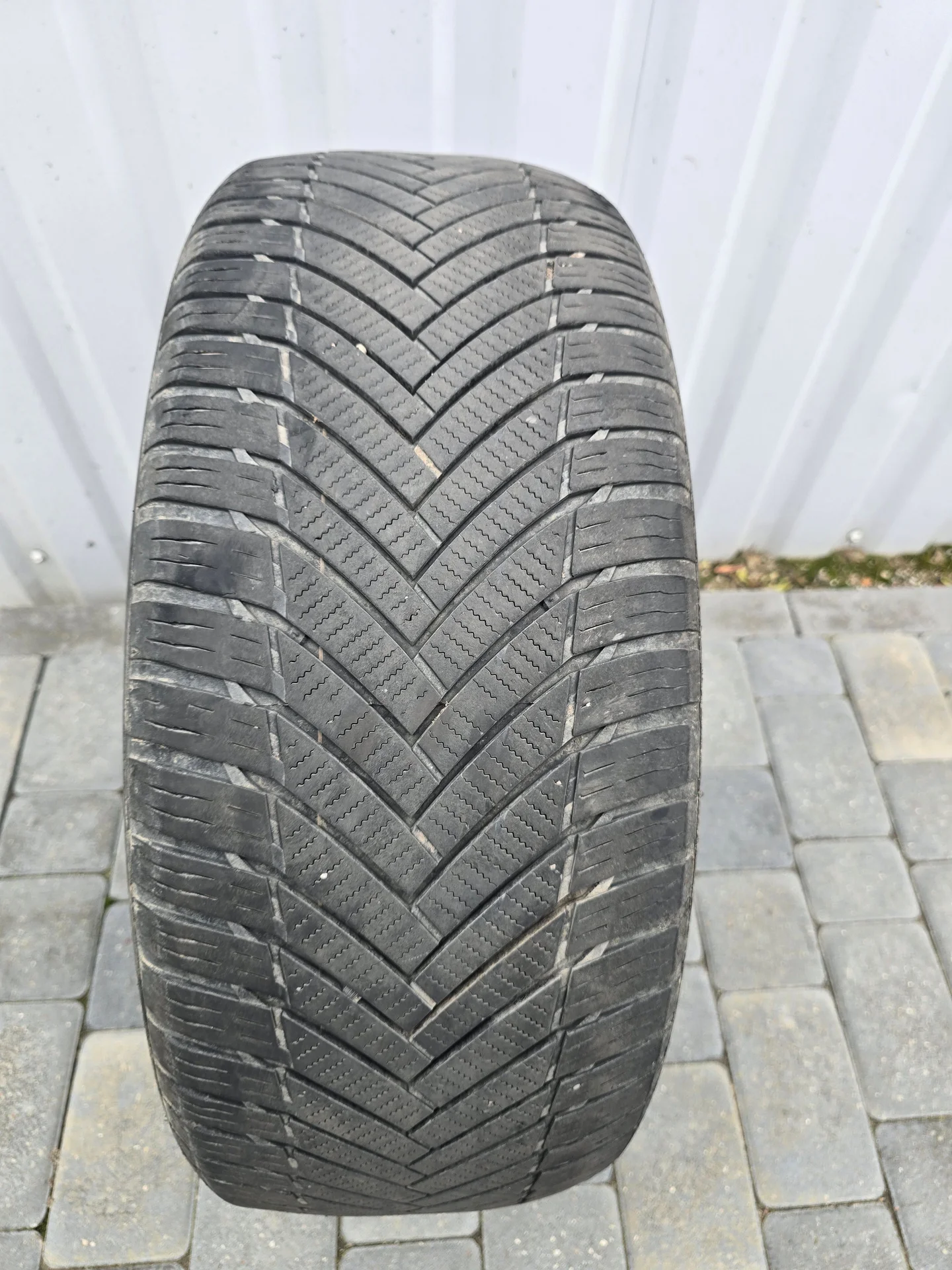 Шины Minerva 235/50 r18 б/у - изображение 1