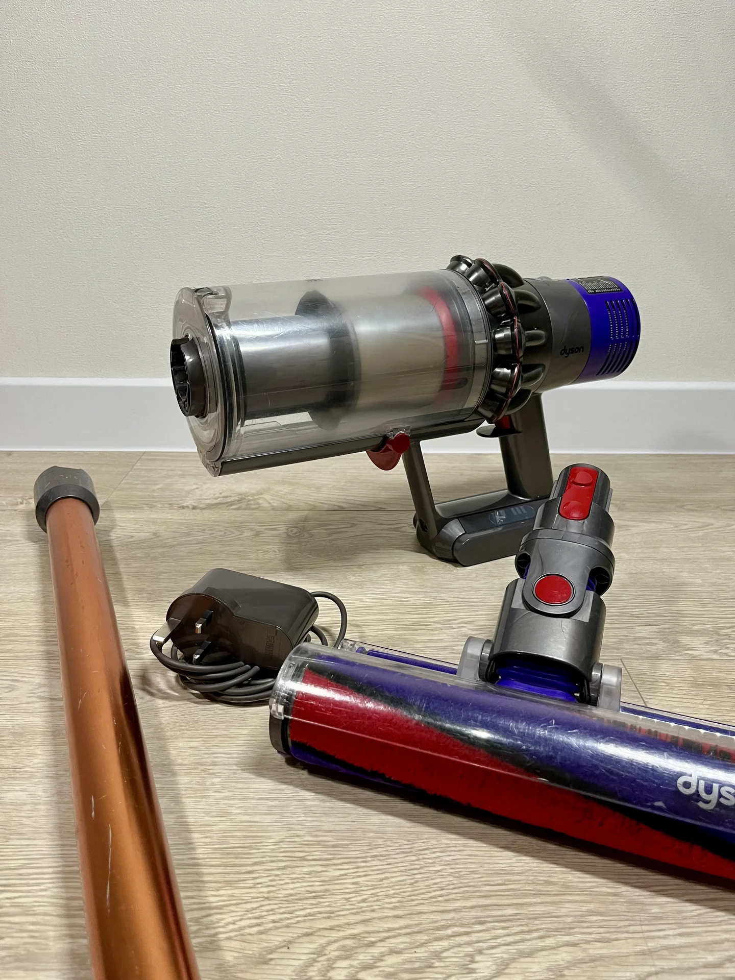 Пылесос dyson v10 - изображение 1
