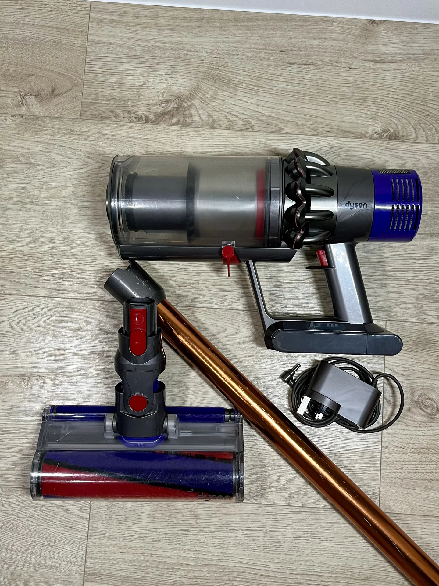 Пылесос dyson v10 - миниатюра 2