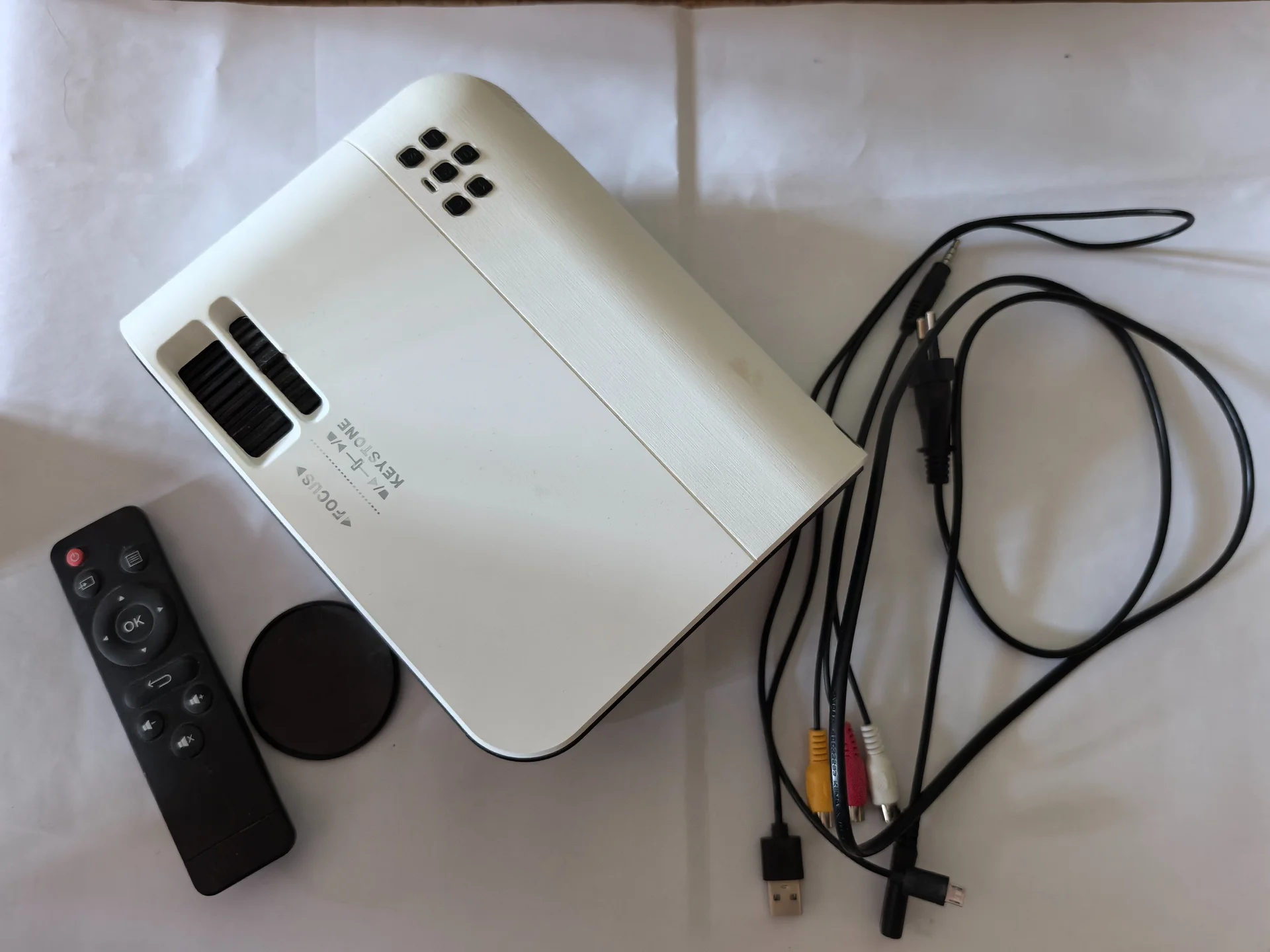Портативный проектор ThundeaL TD60 - миниатюра 2