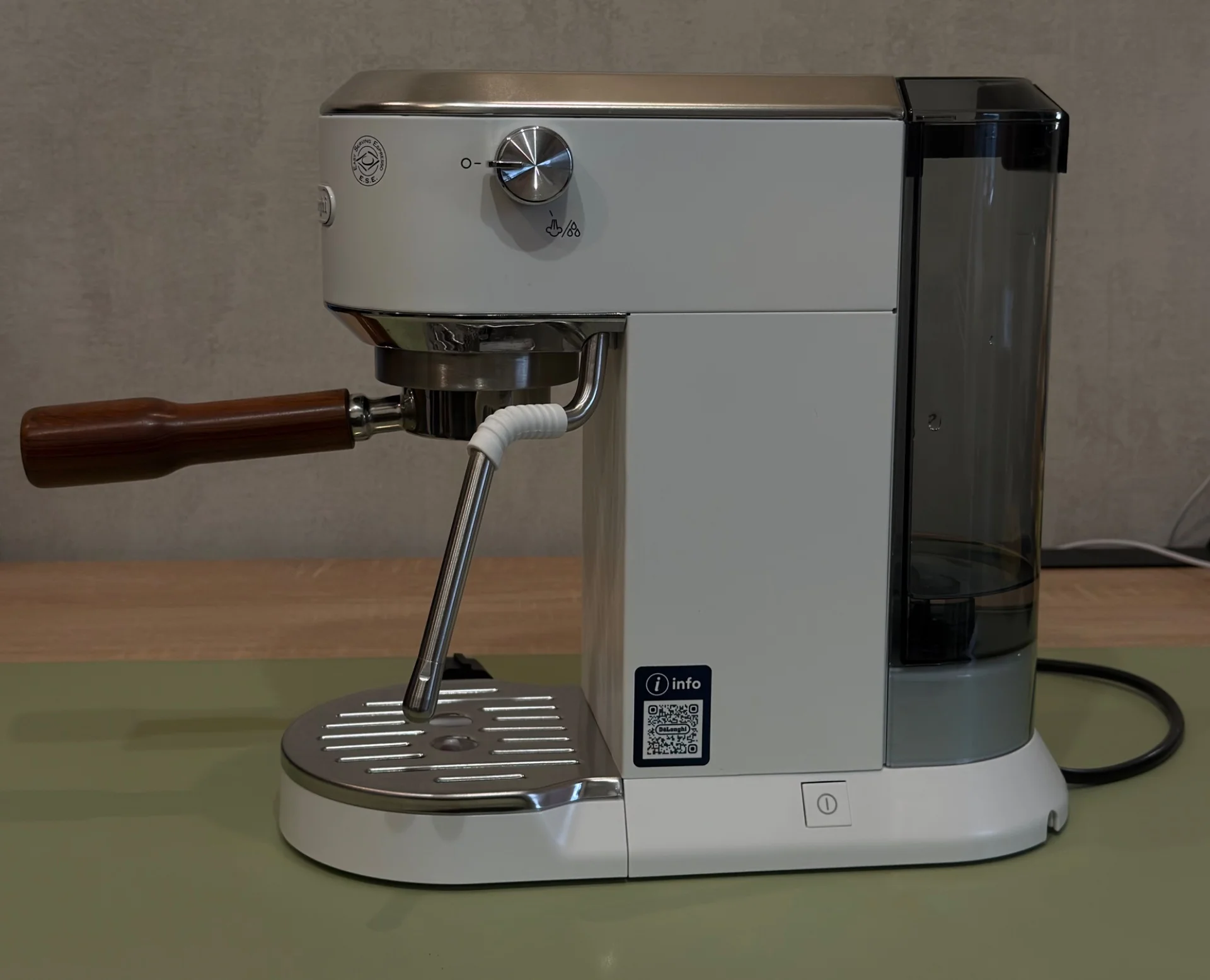 Кофеварка рожковая DeLonghi Dedica Duo EC890.WI - миниатюра 2