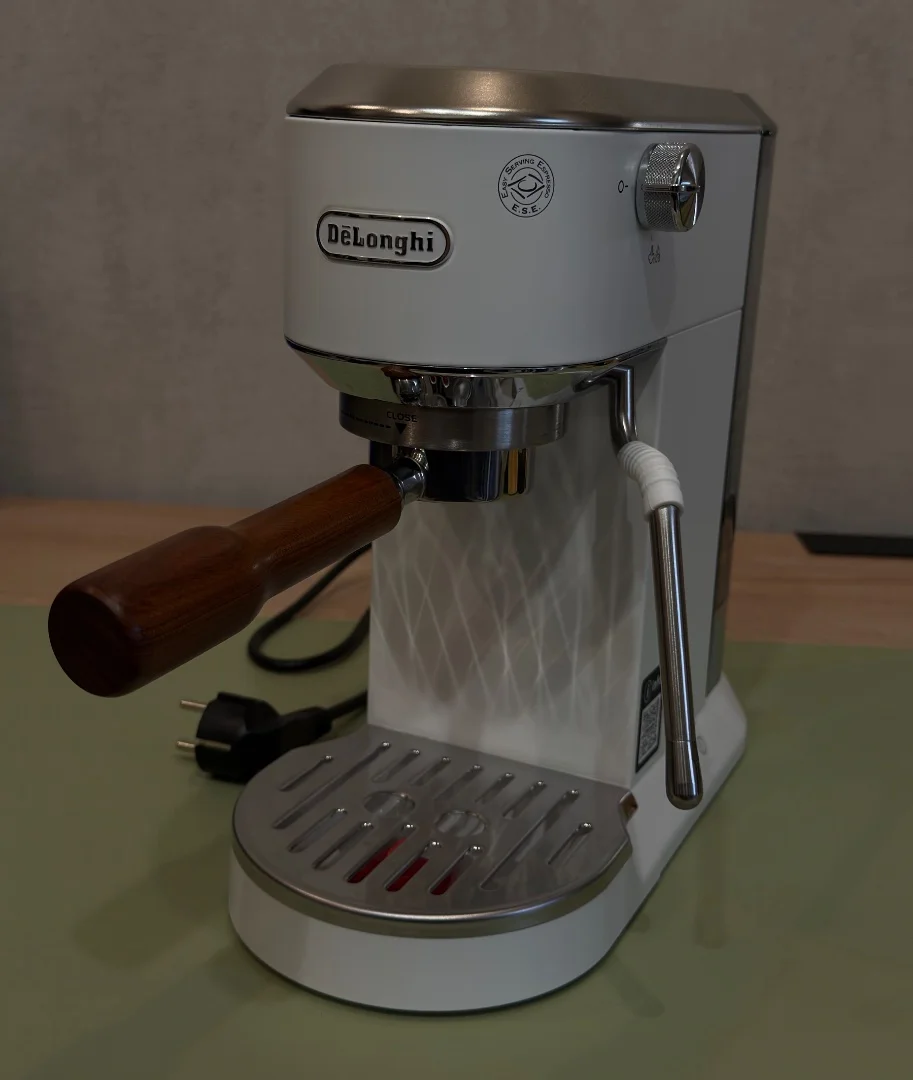 Кофеварка рожковая DeLonghi Dedica Duo EC890.WI - миниатюра 3