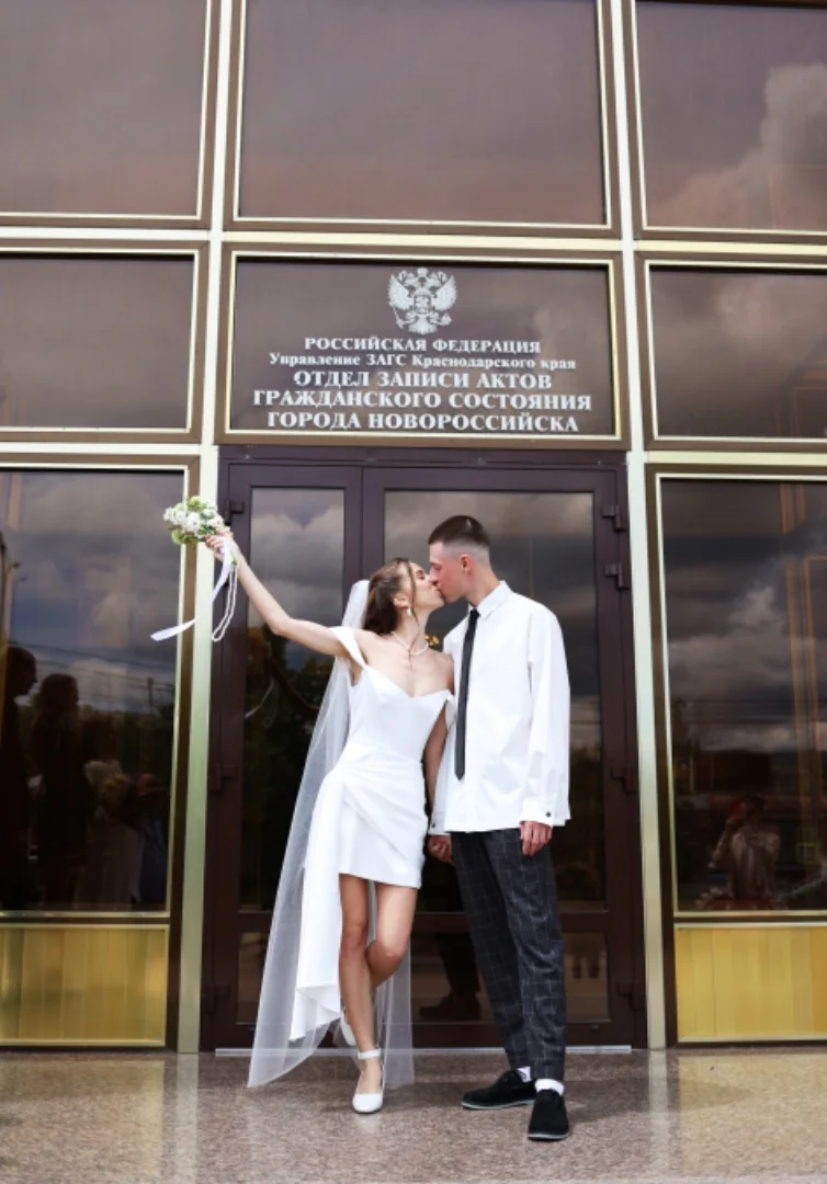 Свадебное платье - миниатюра 3