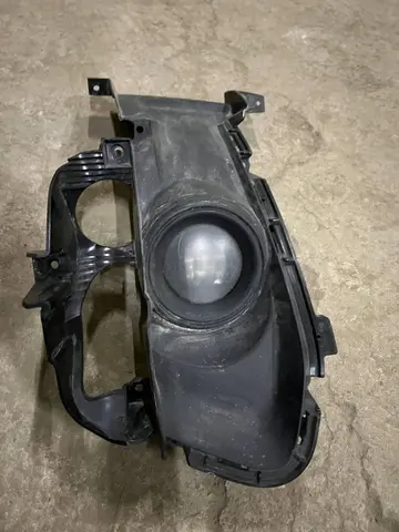 Противотуманная фара с накладкой Ford Mustang 6