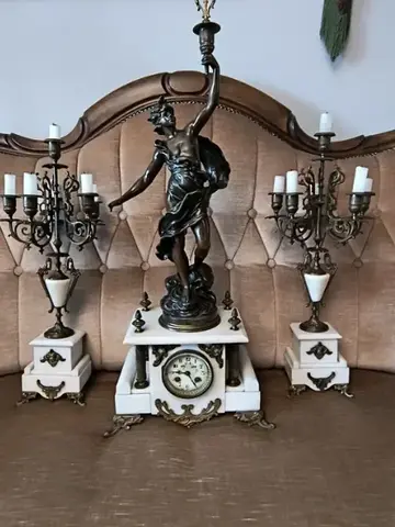 Часы антикварные, с подсвечниками
