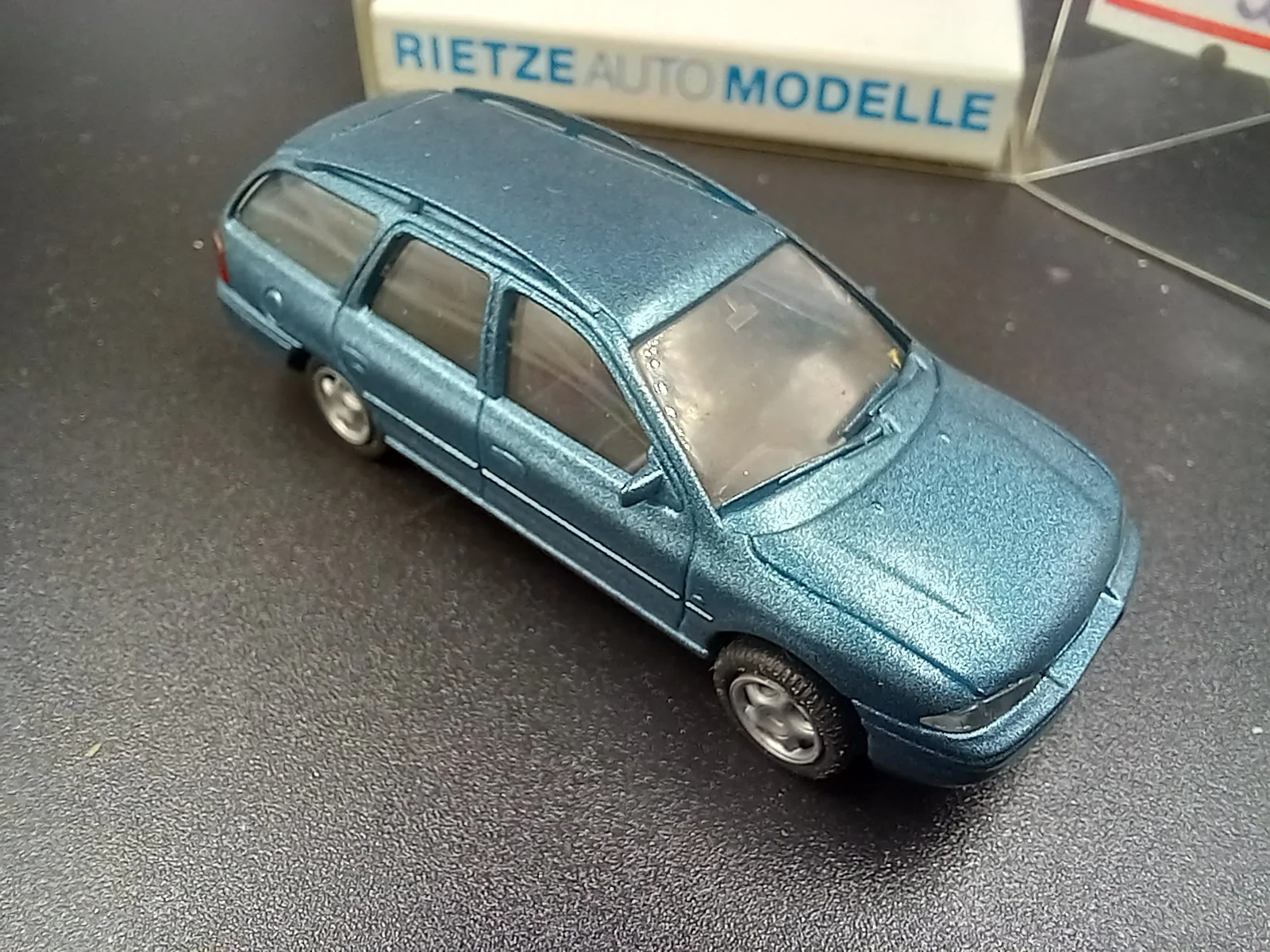 Ford Mondeo 1/87 Rietze - миниатюра 3
