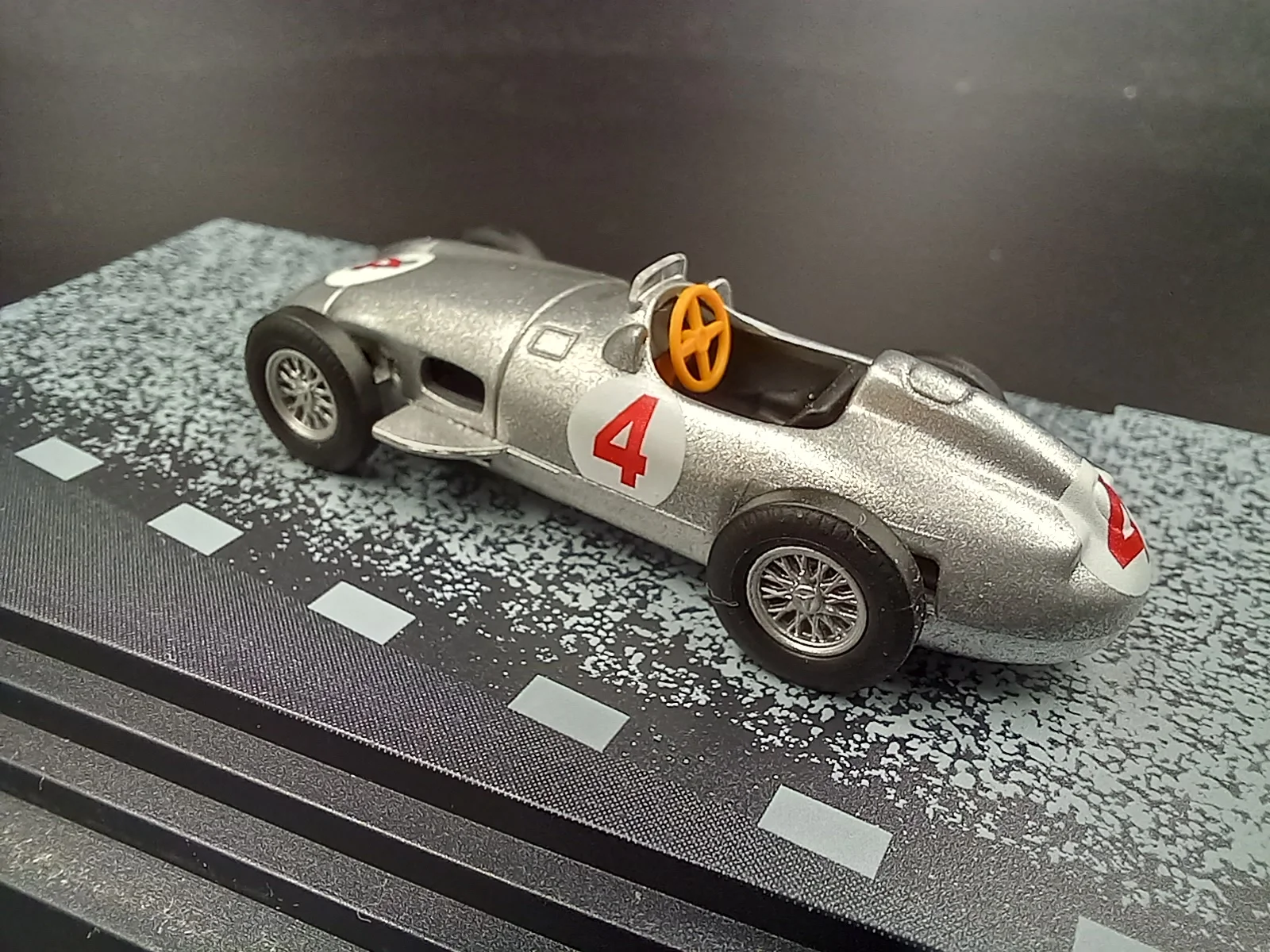 Mercedes Benz W196 N4 1/87 Busch - миниатюра 4