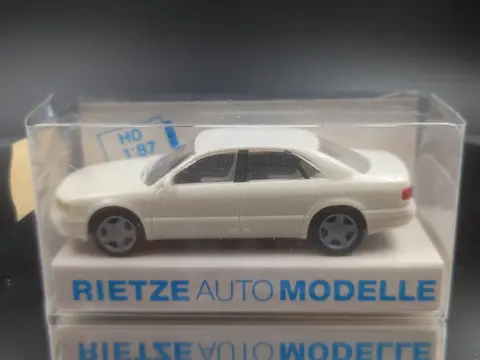 Audi A8 white 1/87 Rietze