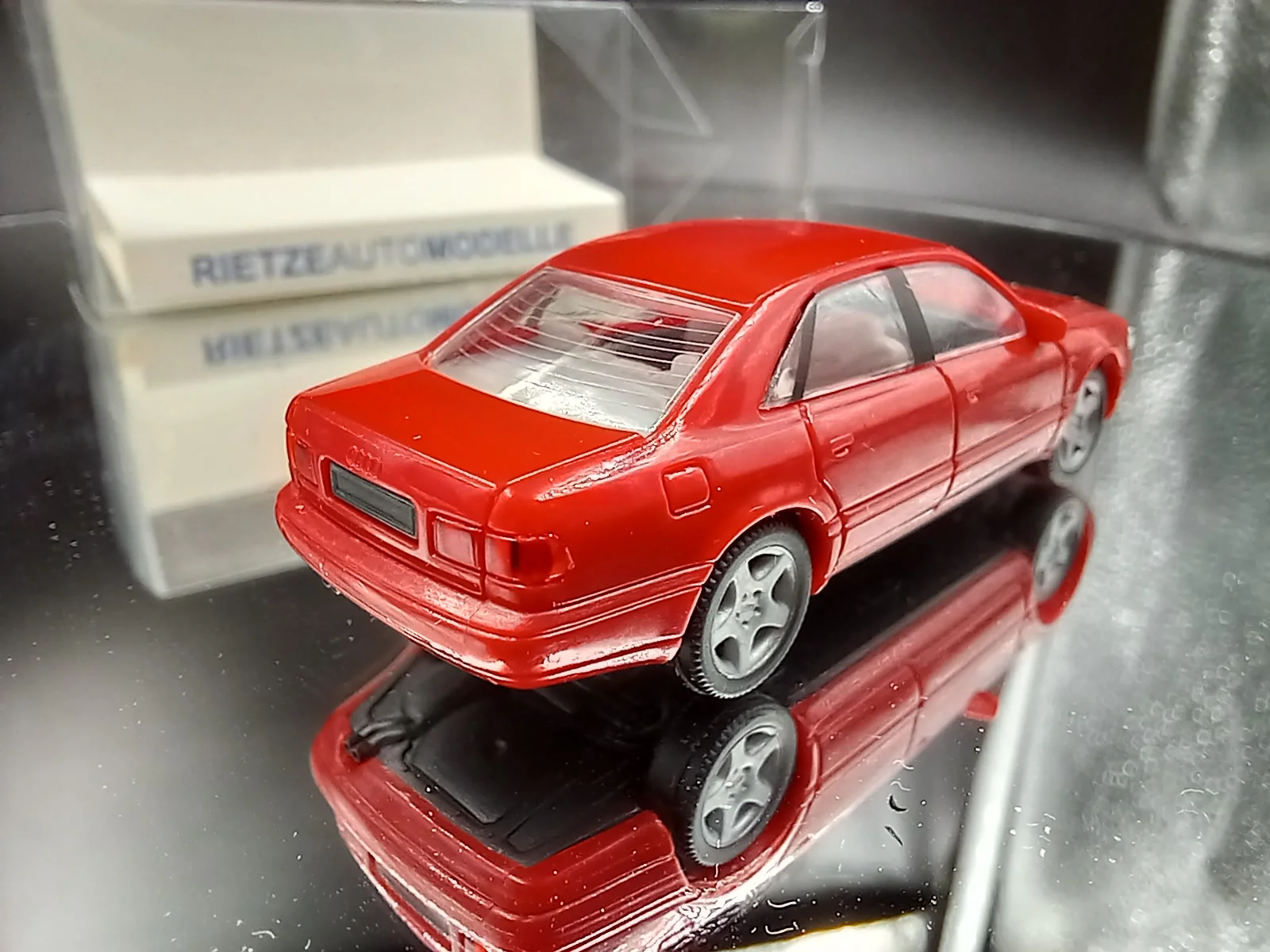 Audi A8 red 1/87 Rietze - миниатюра 4