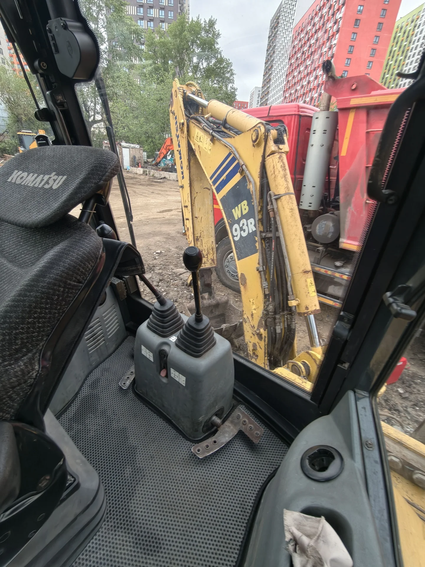 Komatsu wb 93r5 - миниатюра 5