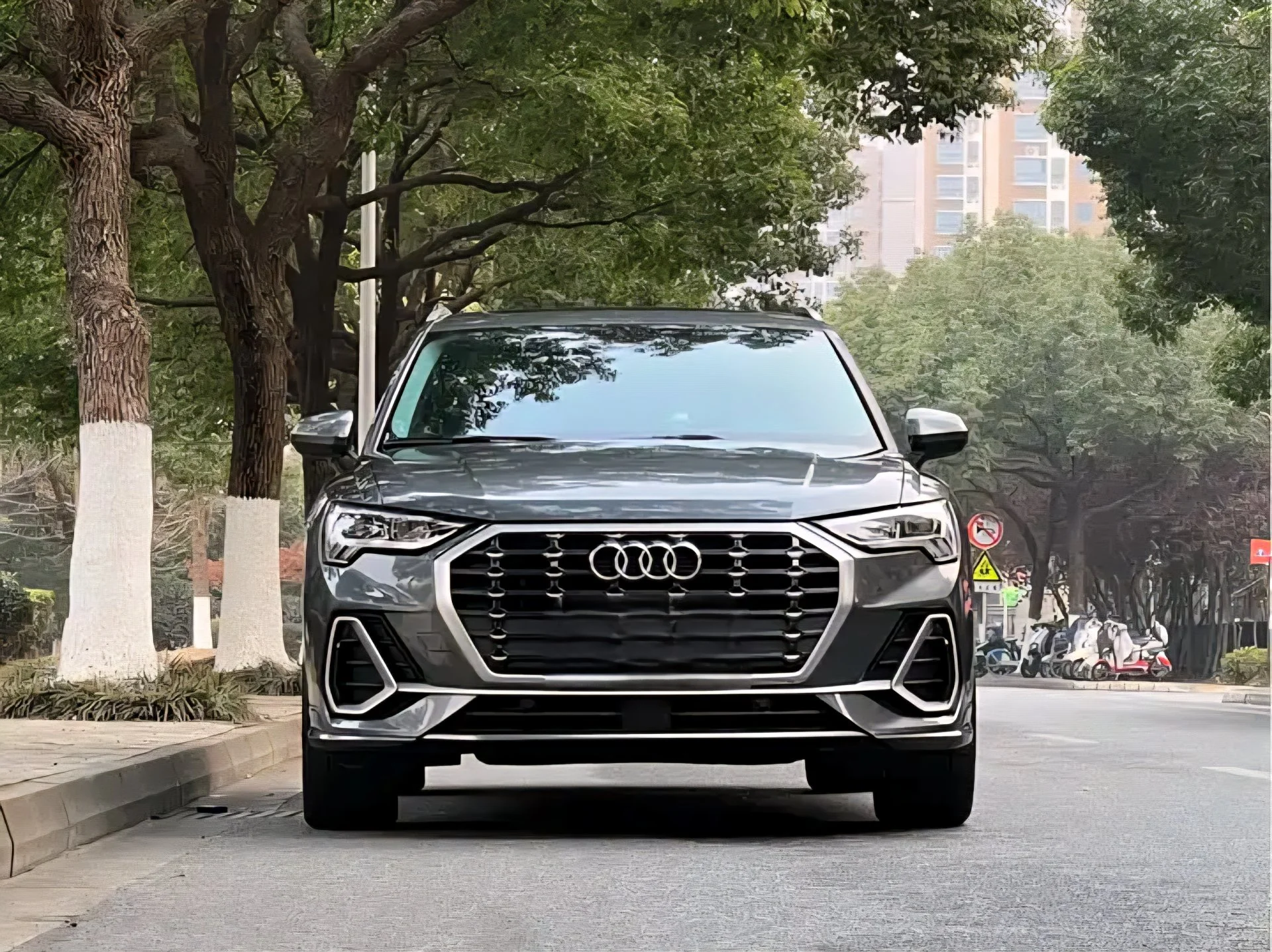 Audi Q3 - миниатюра 2