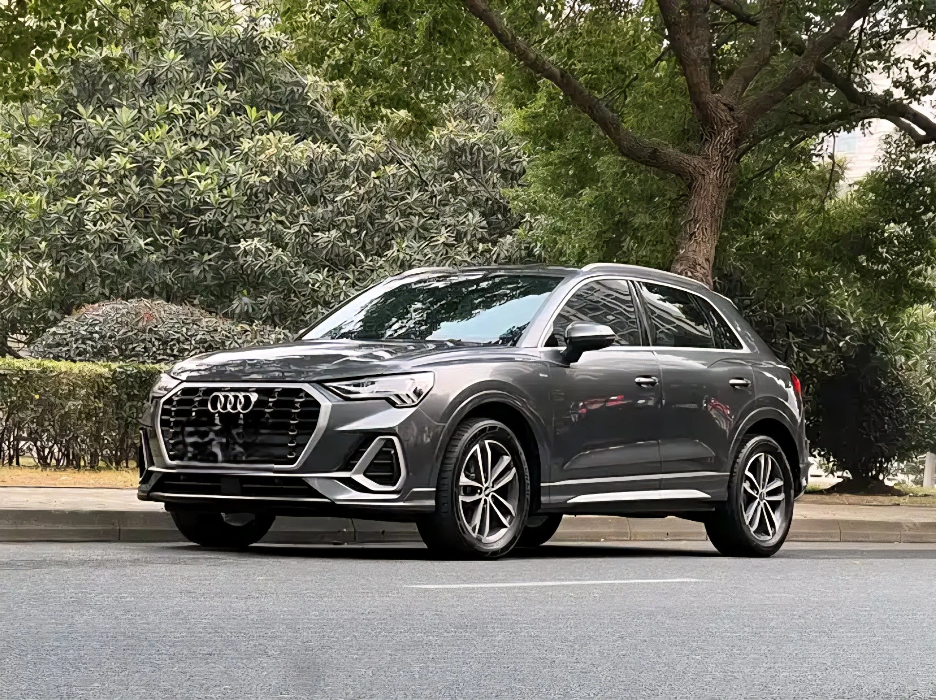 Audi Q3 - миниатюра 3