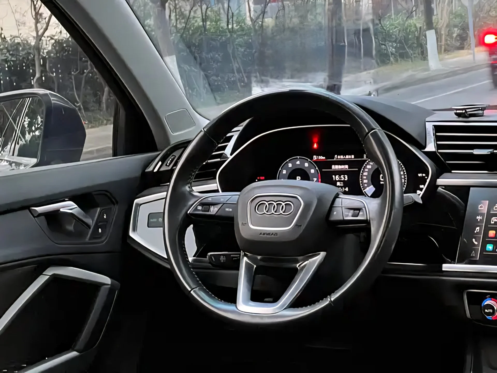 Audi Q3 - миниатюра 4