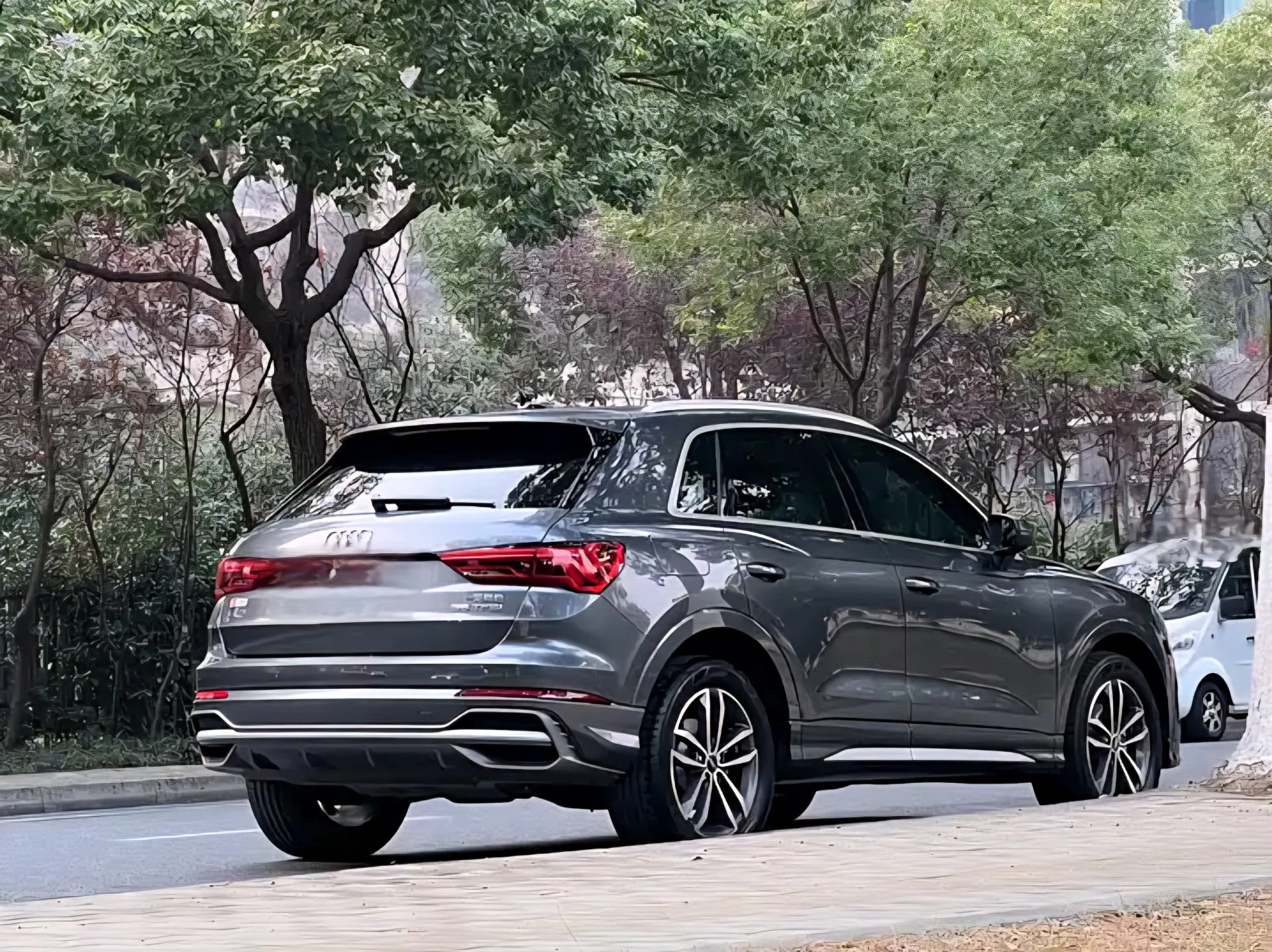 Audi Q3 - миниатюра 11