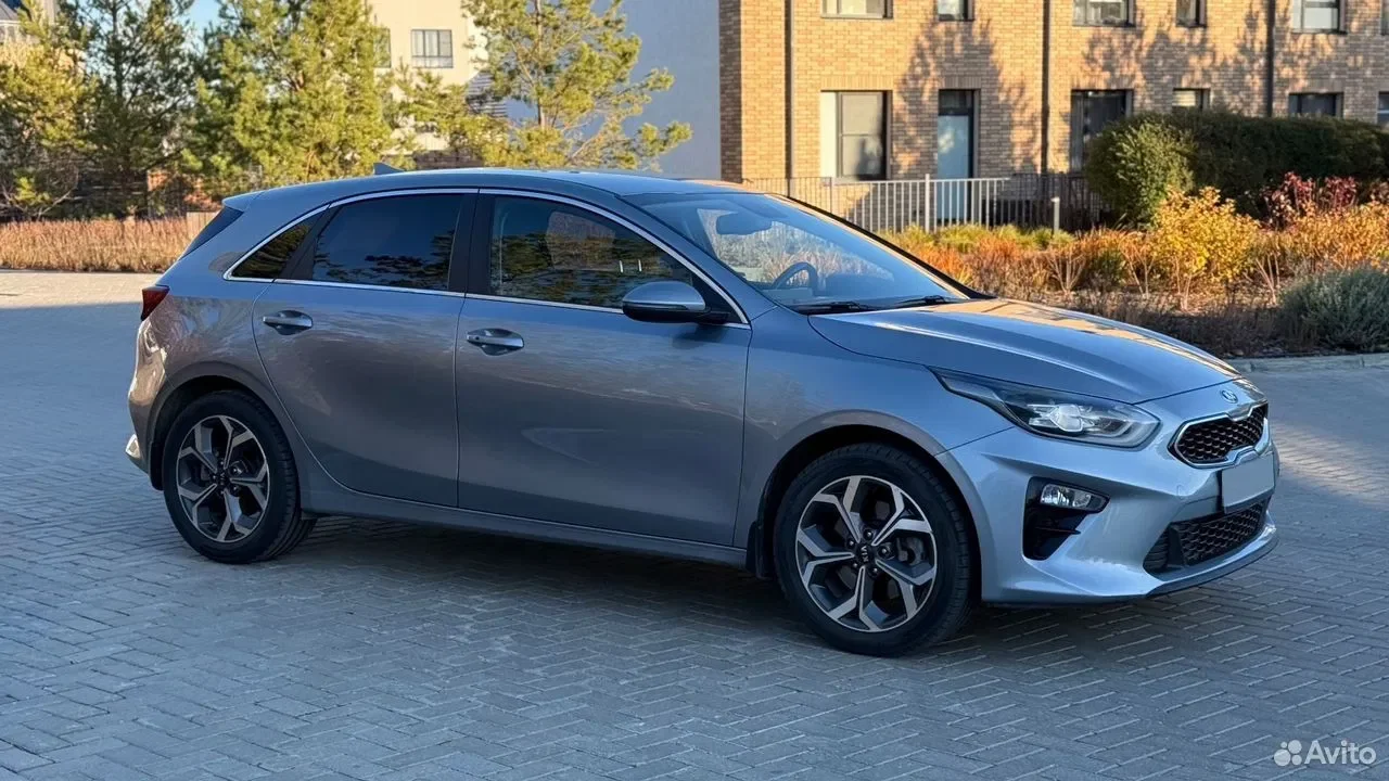 Kia Ceed III 1.4 T-GDI DCT Premium - миниатюра 3