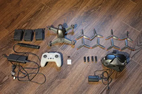 Квадрокоптер DJI FPV Combo, 3 АКБ и аксессуары