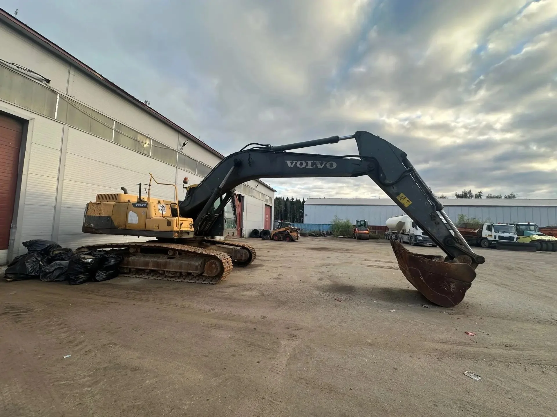 Экскаватор VOLVO EC250DL - миниатюра 2